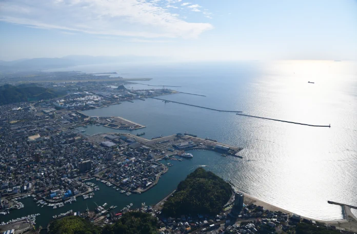 松山港防波堤工事（愛媛県松山市海岸通）